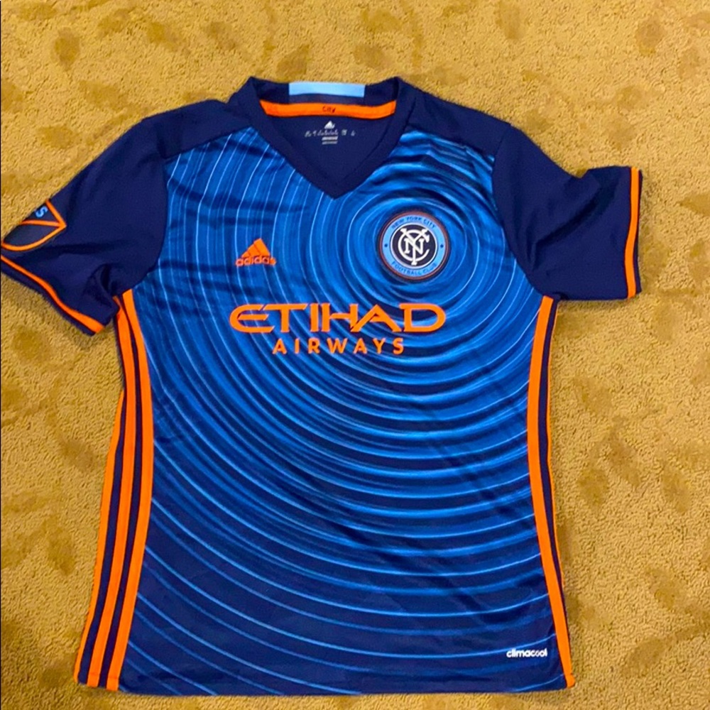 Adidas NYC soccer Jersey Boys size large